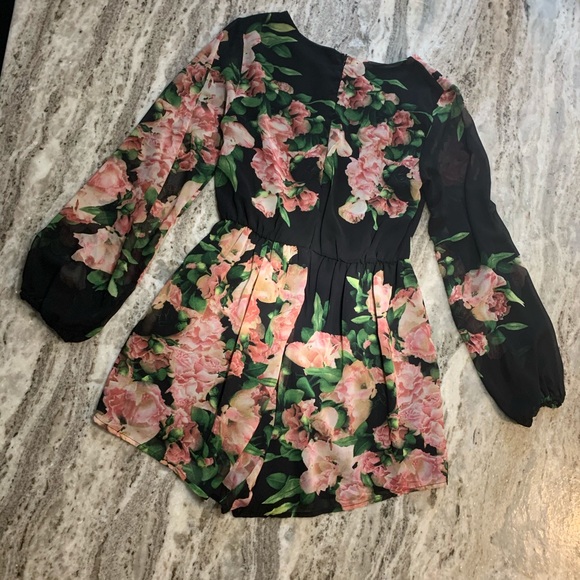 Long Sleeve Floral Romper. - Picture 8 of 8